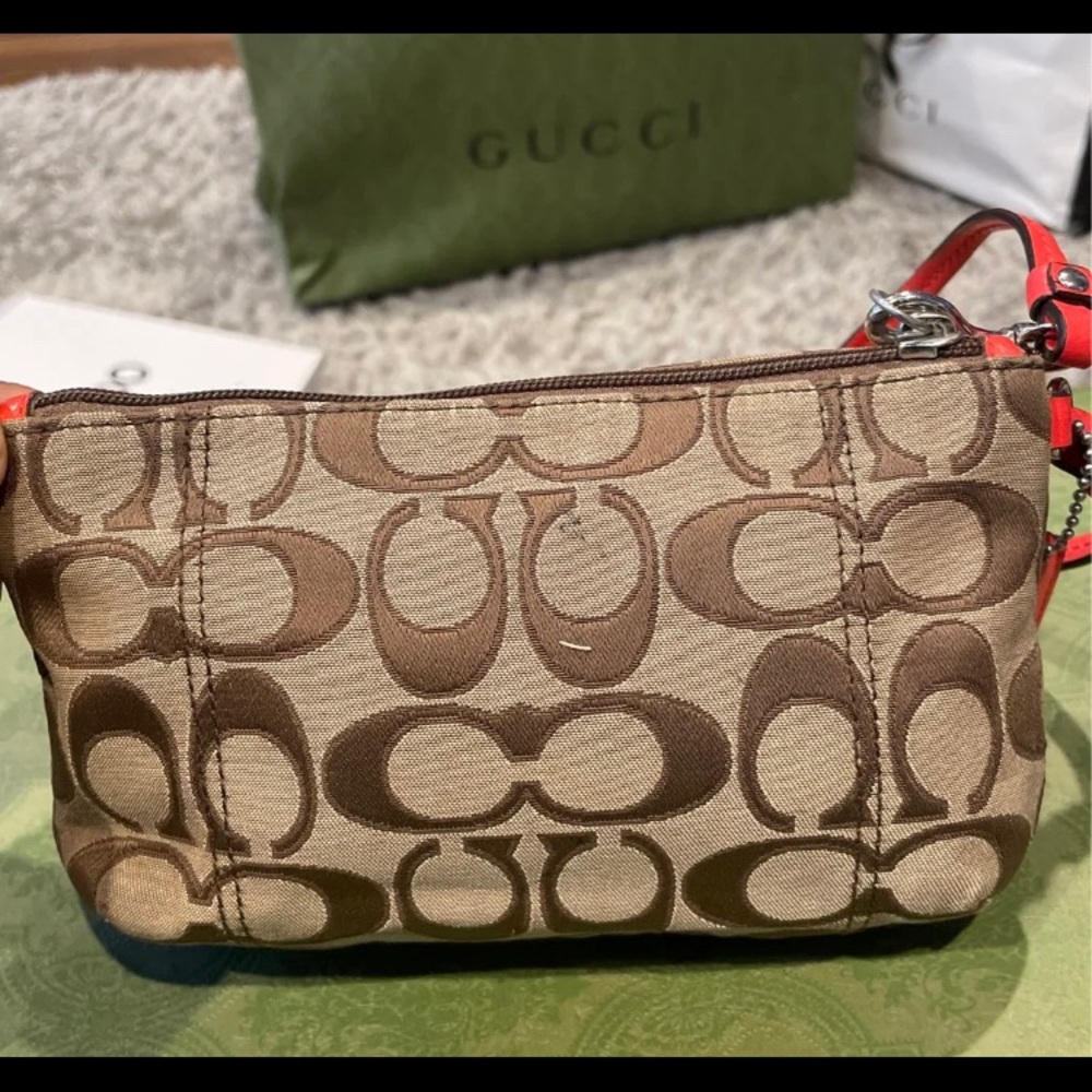 Coach - Picture 2 of 4